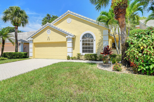 Foto del edificio - 8198 Horseshoe Bay Rd