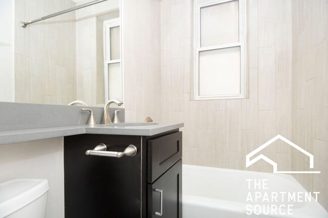 Foto del edificio - 511 W Belmont Ave