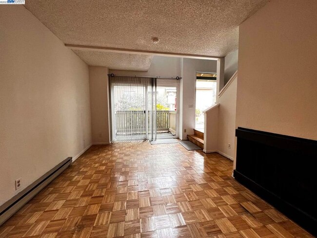 Foto del edificio - 385 Mandarin Dr