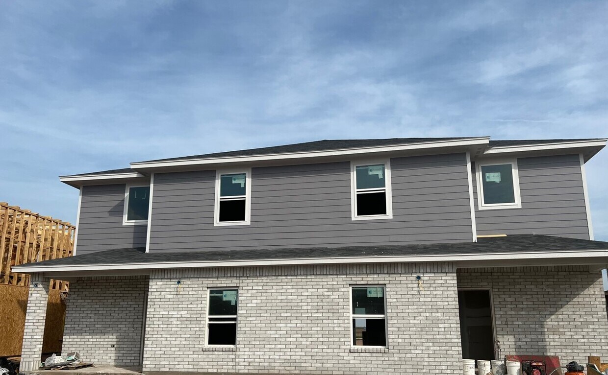 111 Mimosa St, Los Fresnos, TX 78566 Townhome Rentals in Los Fresnos
