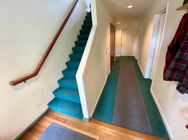 Building Photo - 4921 Plum Ave