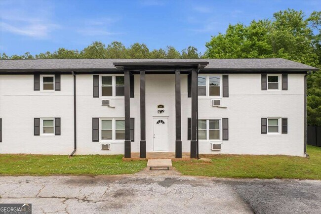Building Photo - 608 N College Dr