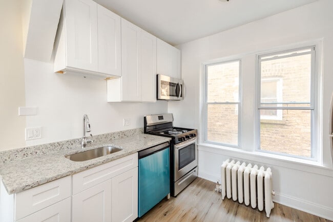 Building Photo - 4204 N Kimball Ave