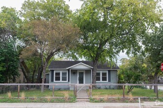 Building Photo - 1800 Justin Ln