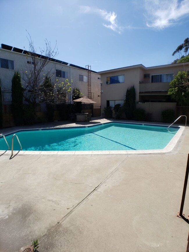Building Photo - 5433 Sepulveda Blvd