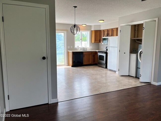 Foto del edificio - 24 Reservoir Rd