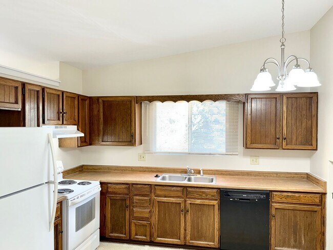 Foto del edificio - 3 Bedroom 2 1/2 Bath Home Nestled on a Qui...