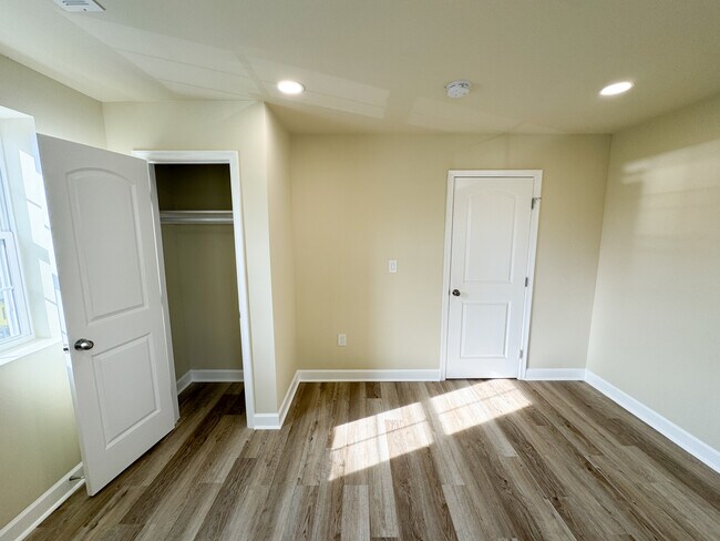 Foto del edificio - 921 52nd St NE