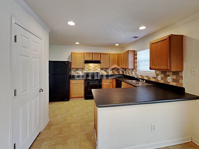 Building Photo - 218 Wild Flower Ln