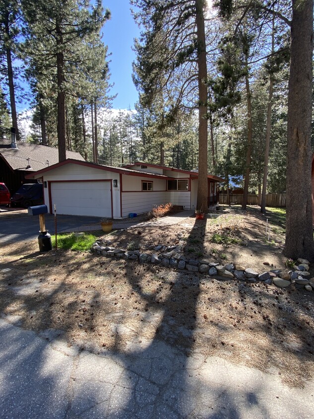 Foto principal - 1090 Oak Ave
