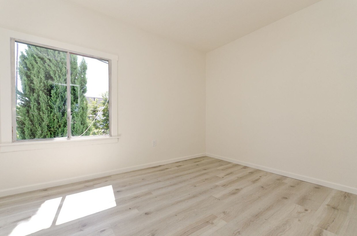 Primary Photo - 4707-4711 S Figueroa St