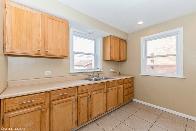 Foto del edificio - 8850 S Constance Ave