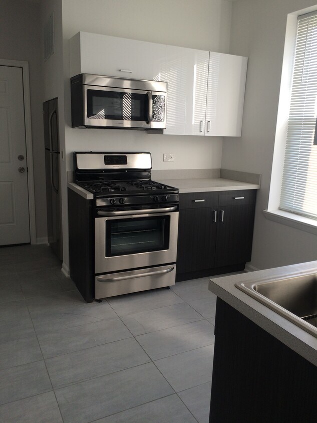 Foto principal - 3249 W Potomac Ave