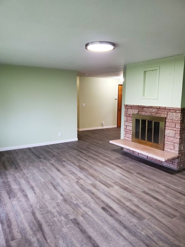 Building Photo - 3BD / 1.5BA Completely Remodeled Ranch with HUGE Backyard!