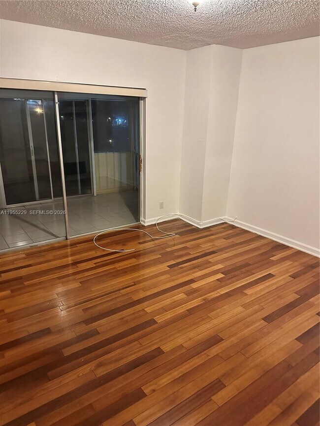 Foto del edificio - 3115 N Palm Aire Dr