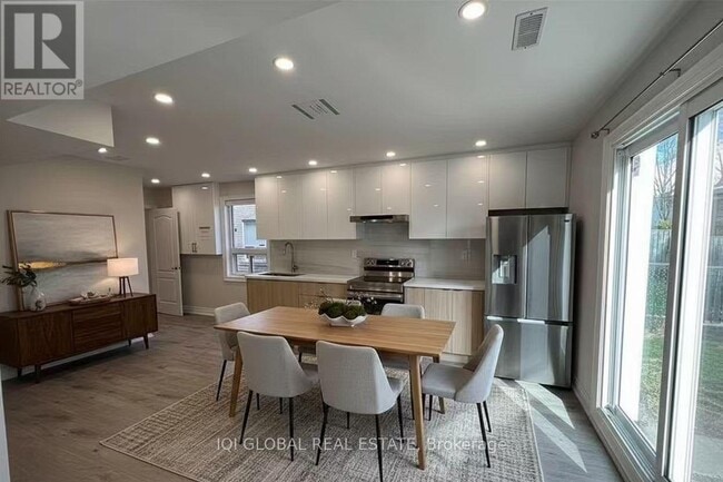 Building Photo - 92 Heatherside Dr