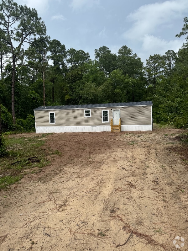 Building Photo - 17096 Barnard Ln