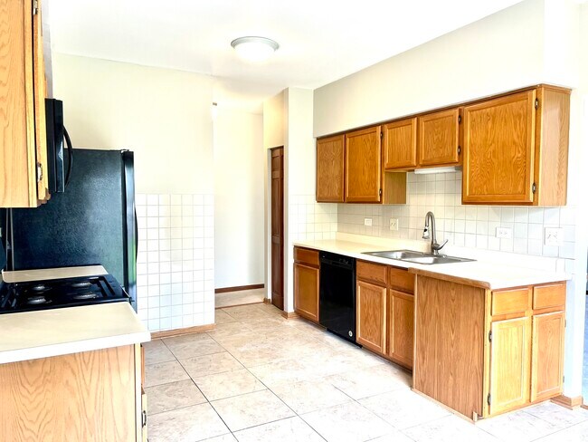 Building Photo - 520 W Parkside Dr