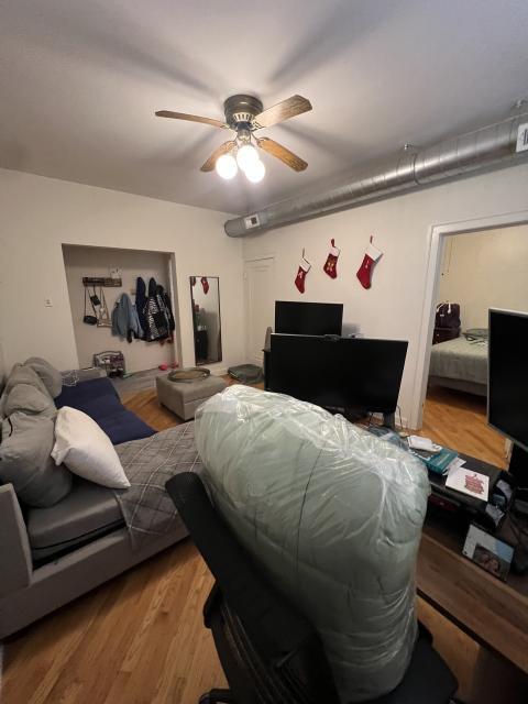 Building Photo - 1 bedroom in Chicago IL 60657