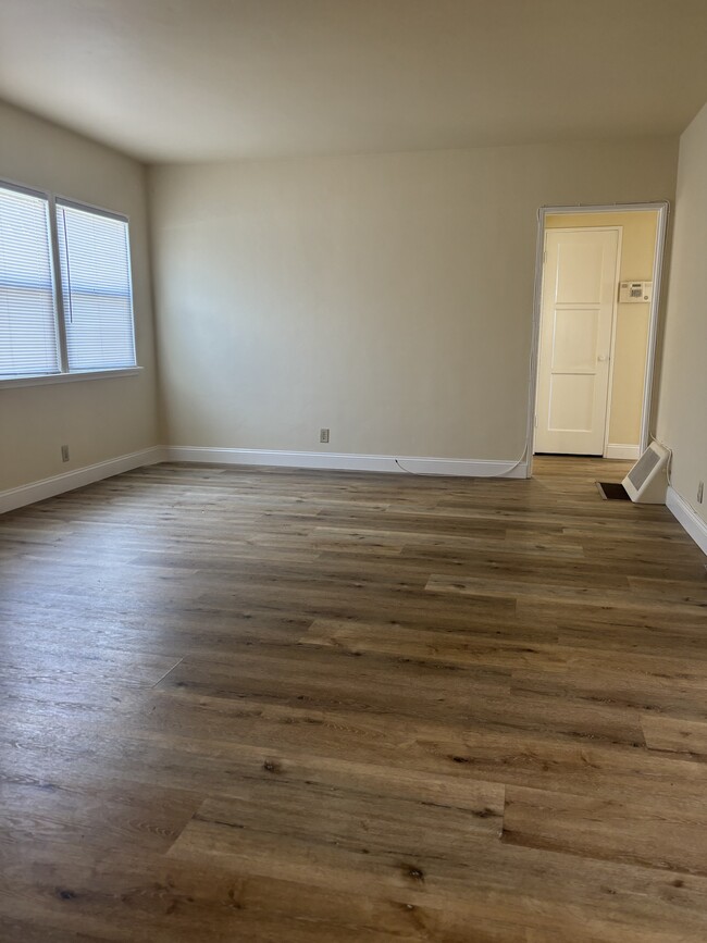 Living room - 2839 Pinckard Ave