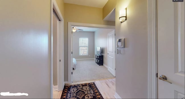 Photo - 2411 Brownsboro Rd (Louisville, KY) Apartment