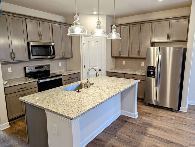 Building Photo - 534 Medwyk Dr