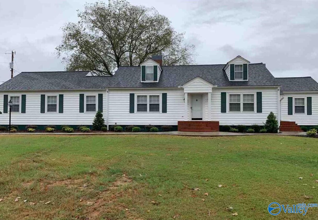 Foto principal - 2465 Hine St S