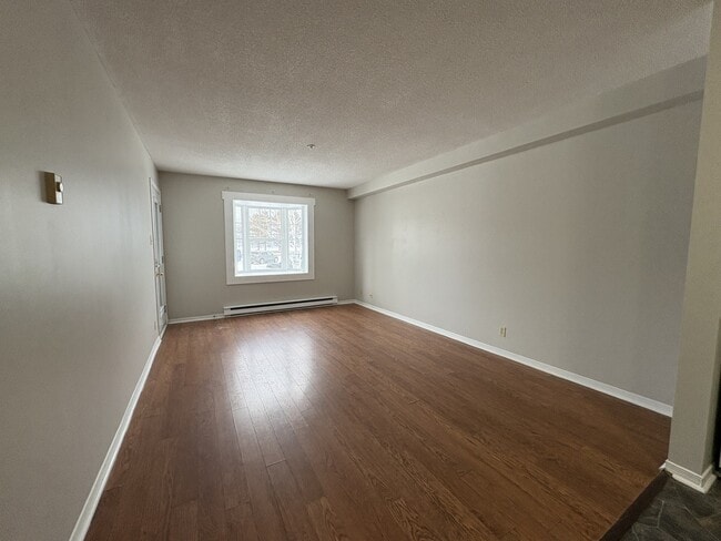 Building Photo - 151 Queen St