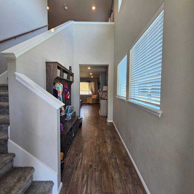 Foto del edificio - Modern 4-Bedroom Home with Loft, EV Charge...