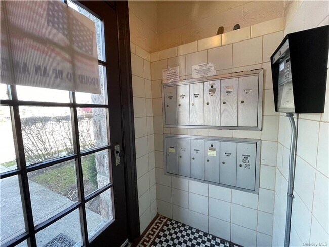 Building Photo - 107 Hillside Pl