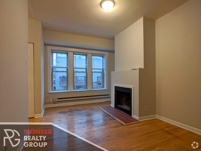 Building Photo - 634 W Barry Ave