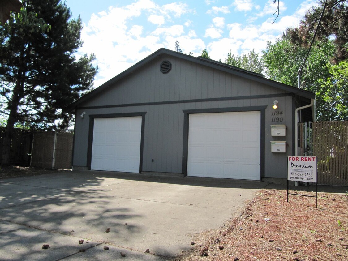 Primary Photo - Three Bedroom Duplex in North Salem