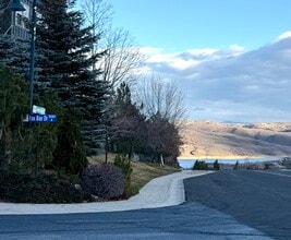 Building Photo - 1820 Fox Bay Dr