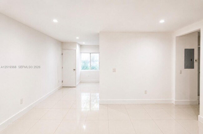 Foto del edificio - 542 NE 67th St