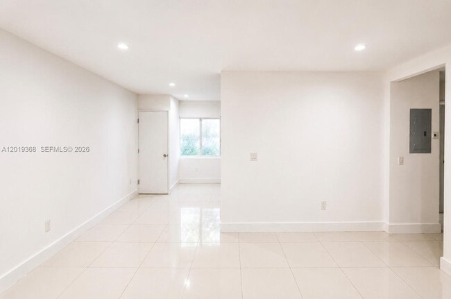 Building Photo - 542 NE 67th St