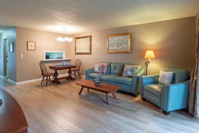 Foto del edificio - 2856 Garden Dr S