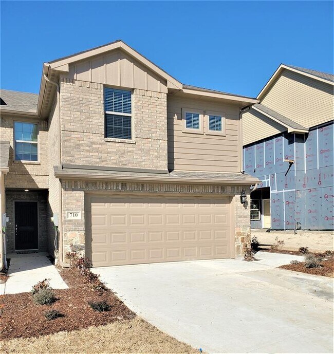 Building Photo - 710 Amber Dr