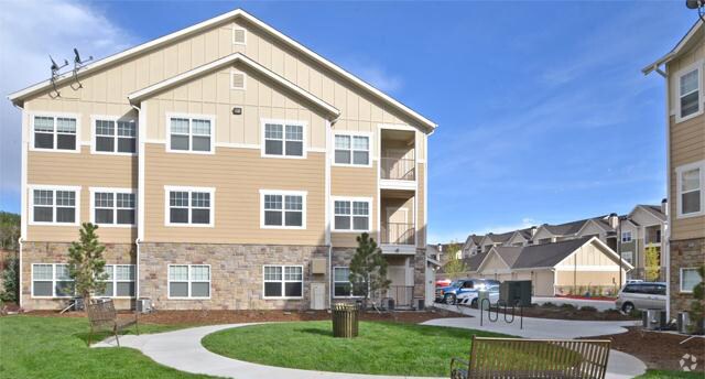 Peaks At Woodmen Apartments Colorado Springs Co Apartments Com