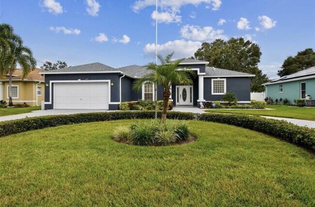 Building Photo - Beautiful 3/2 in St Petersburg's Lakewood ...