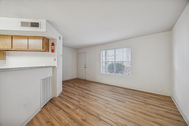 Foto del edificio - 1660 W T C Jester Blvd