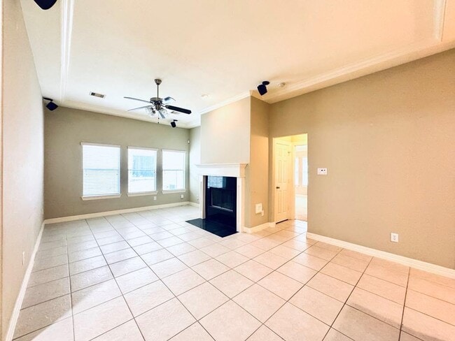 Building Photo - 2715 Cresthollow Ln