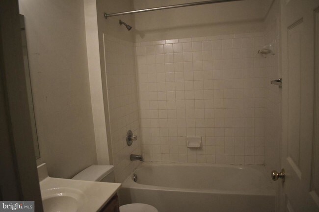 Building Photo - 1616 Briarview Ct