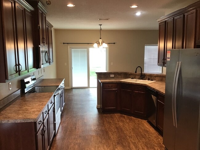 Foto del edificio - 2724 Creekfront Dr
