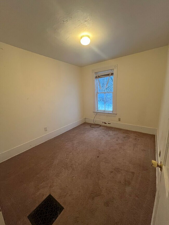 Foto del edificio - 4 Bedroom, 1.5 Bathroom Home in Bellefonte