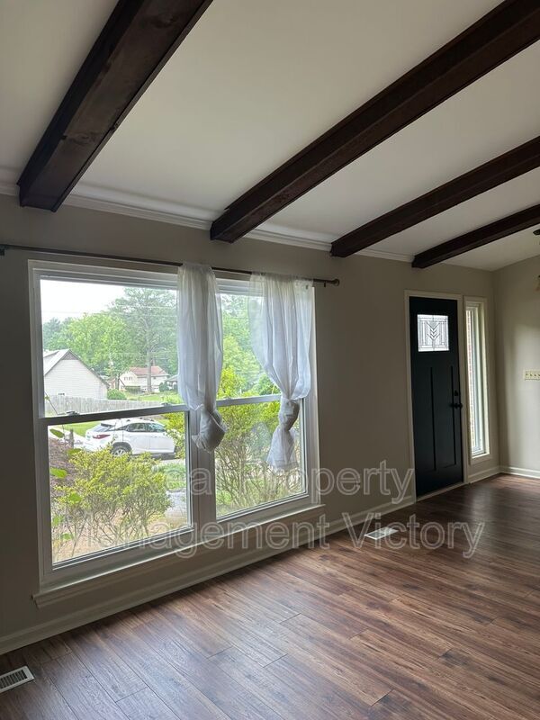 Foto del edificio - 3454 Heather Ln