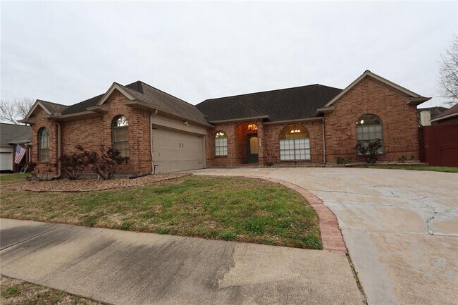 Building Photo - 16011 Mountain Shadows Dr