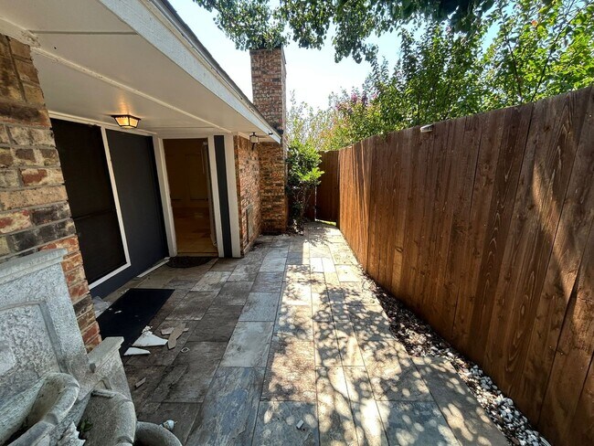 Foto del edificio - 2019 Chalfont Dr