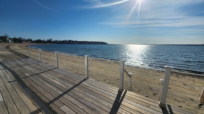 Building Photo - 92 Townsend Ave