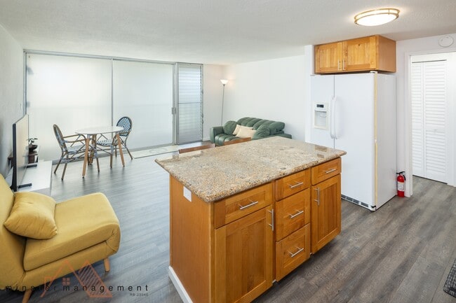 Photo - 440 Lewers St Townhome