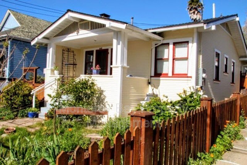 Primary Photo - 668 Van Buren St